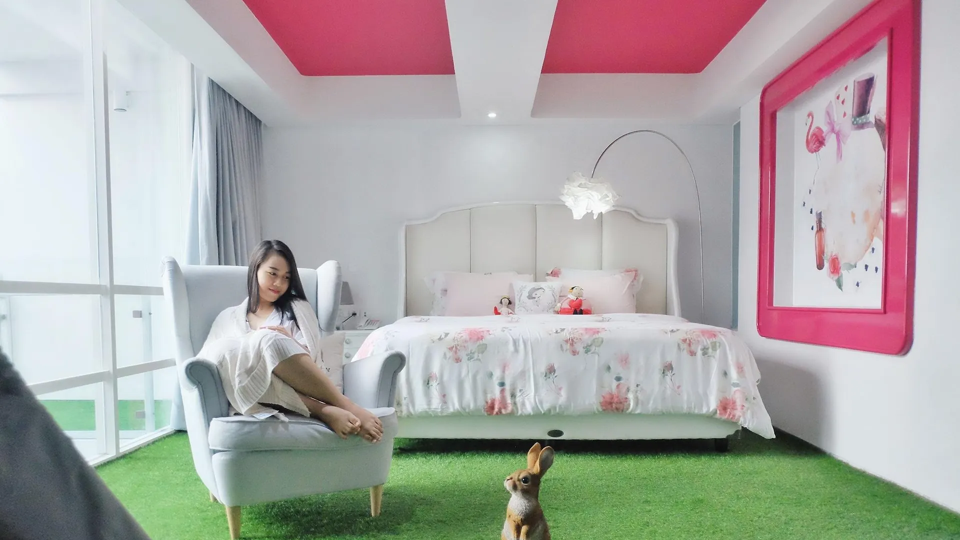 Berry Glee Thematic Hotel Кута