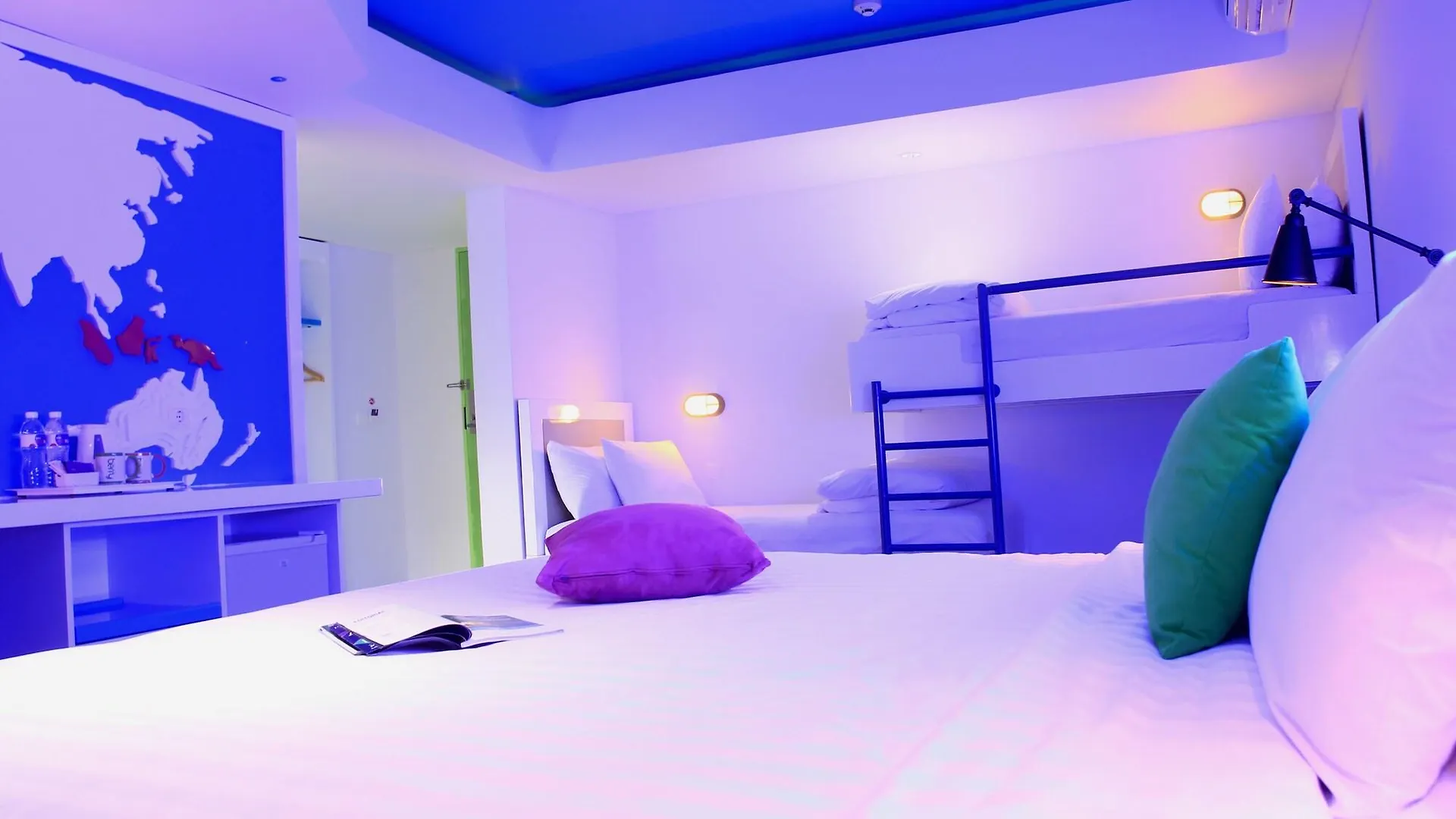Berry Glee Thematic Hotel Кута