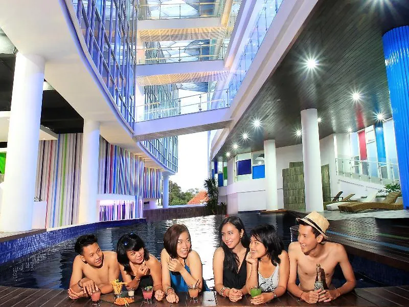 Berry Glee Thematic Hotel Кута