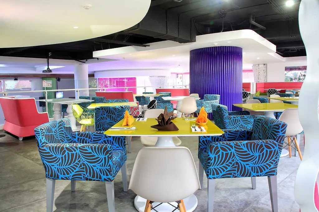 Berry Glee Thematic Hotel Кута Индонезия