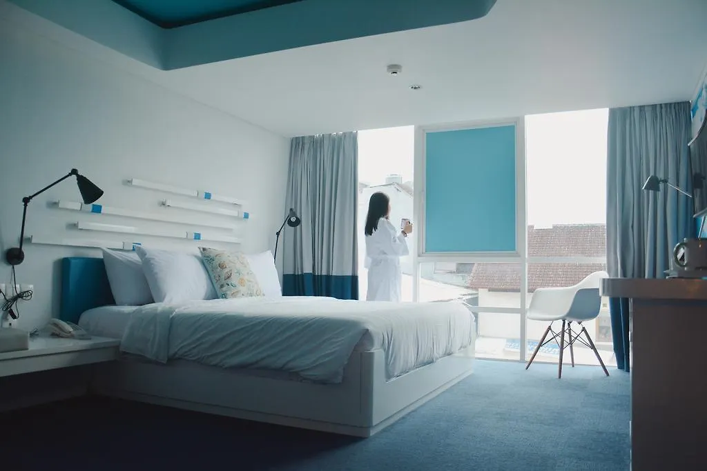 Berry Glee Thematic Hotel Кута