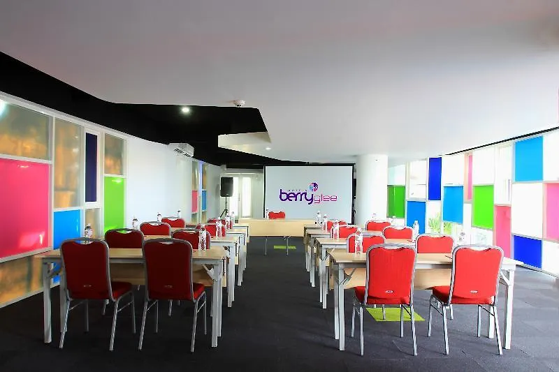 Berry Glee Thematic Hotel Кута Индонезия