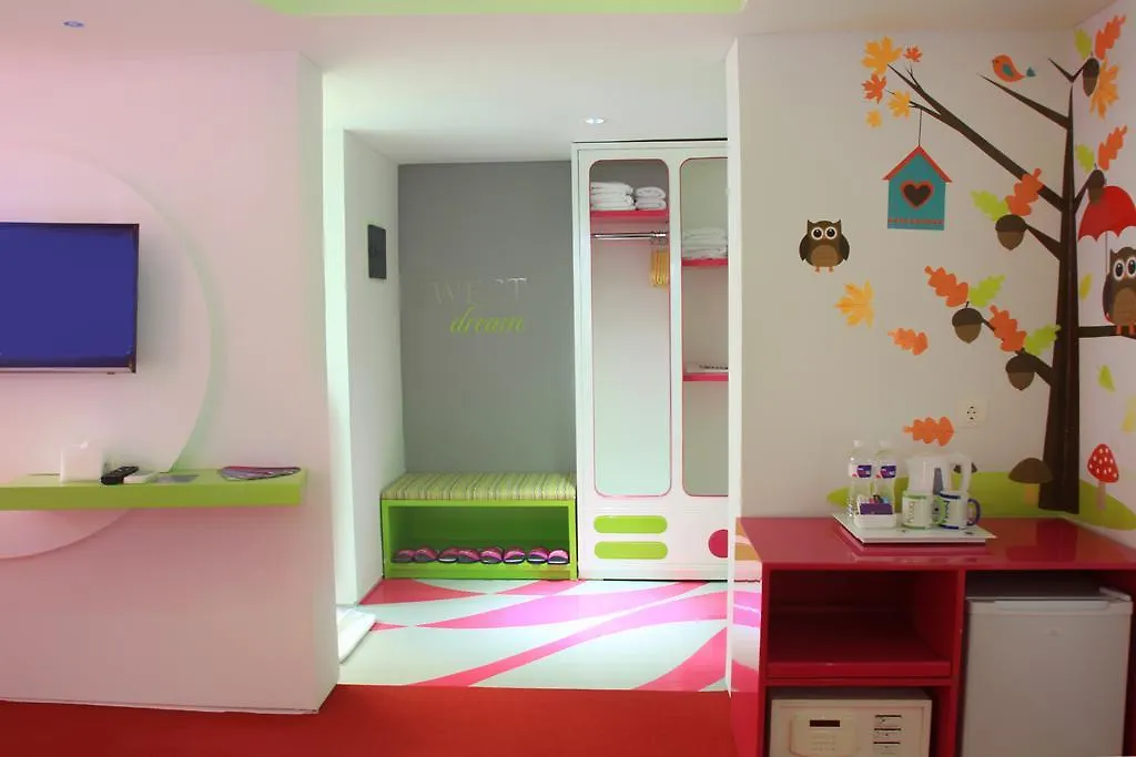 Berry Glee Thematic Hotel Kuta Lombok